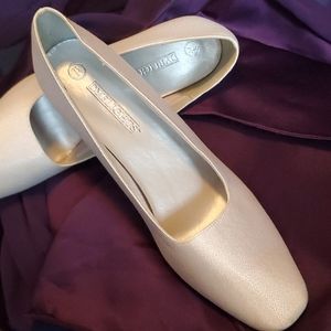 Dye Lights white Lynn crepe heels